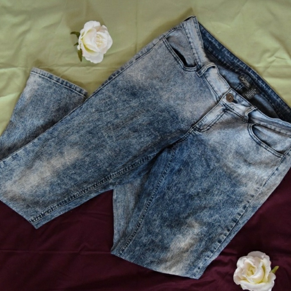 Light washed Straight leg jeans